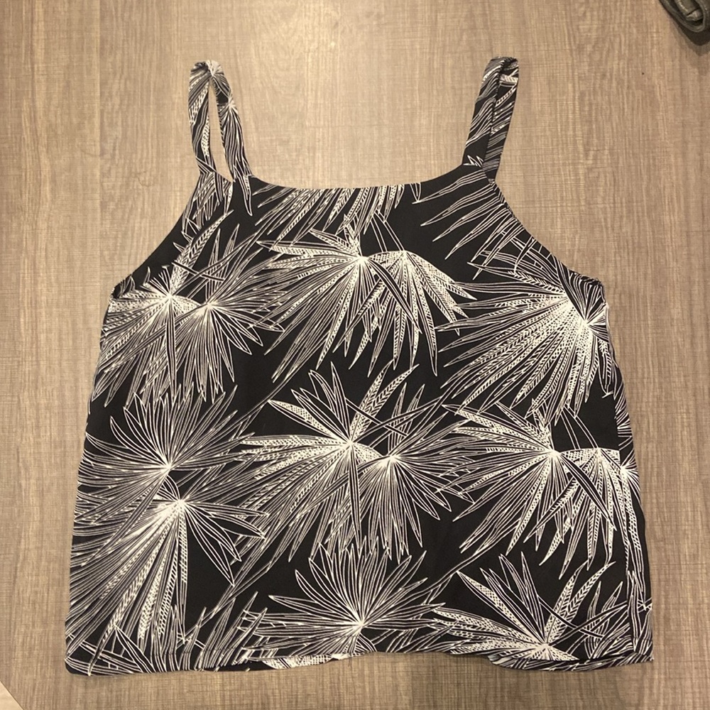 Patterned Tank Top - Picture 2 of 4